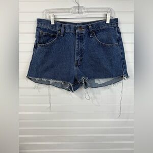 Wrangler women’s cut off denim shorts. Size 32.